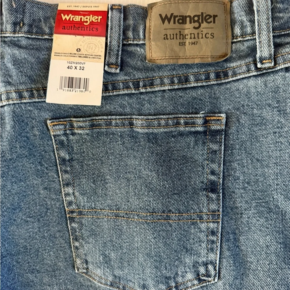 Wrangler Authentic 10ZM200VF Jeans‎ Men's Size 40 X 32 Light Wash NWT